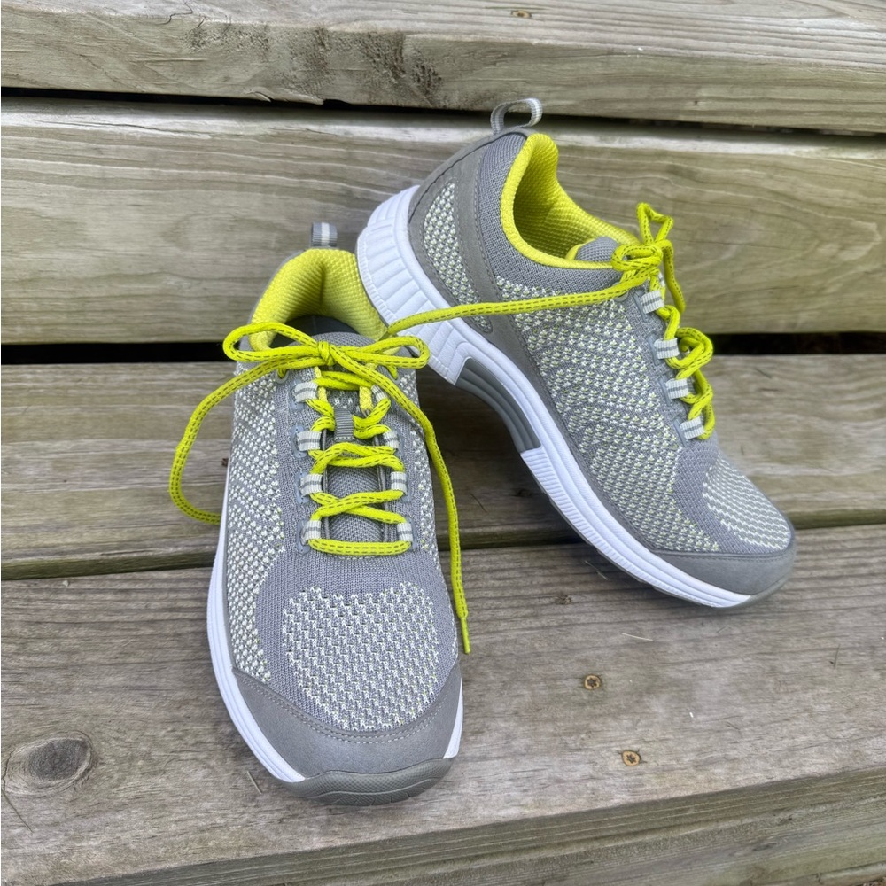 Orthofeet Coral Athletic Sneaker Gray Breathable Mesh Lace Up Arch Support Siz 9